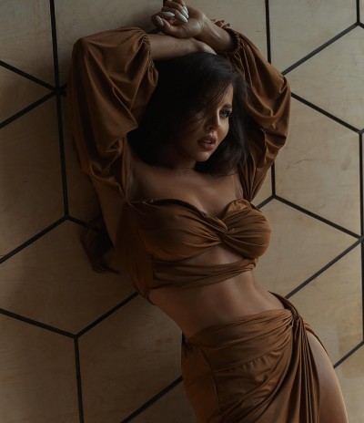 Анюта, Г. Петродворец