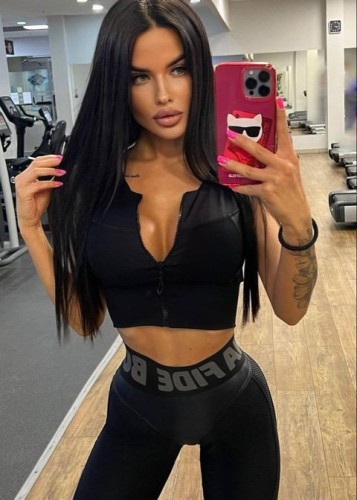 Нелли, Г. Петродворец